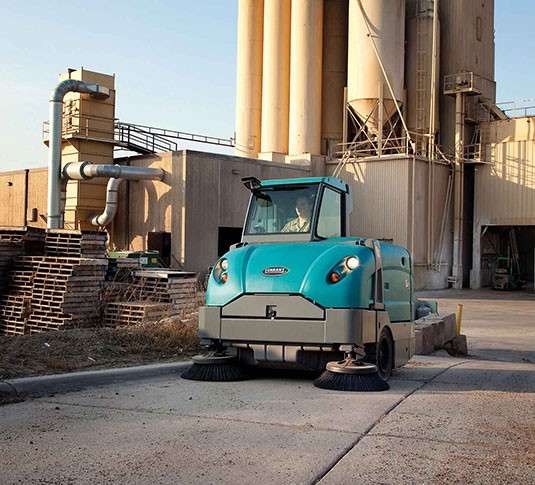 Pátio de cimento para varrição Tennant S30 